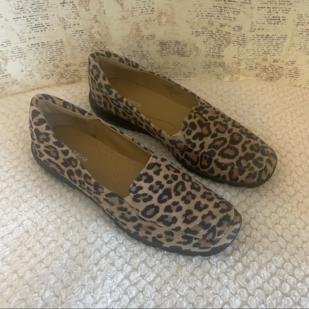 Easy Spirit  Seabrina Cheetah loafers size 6 1/2